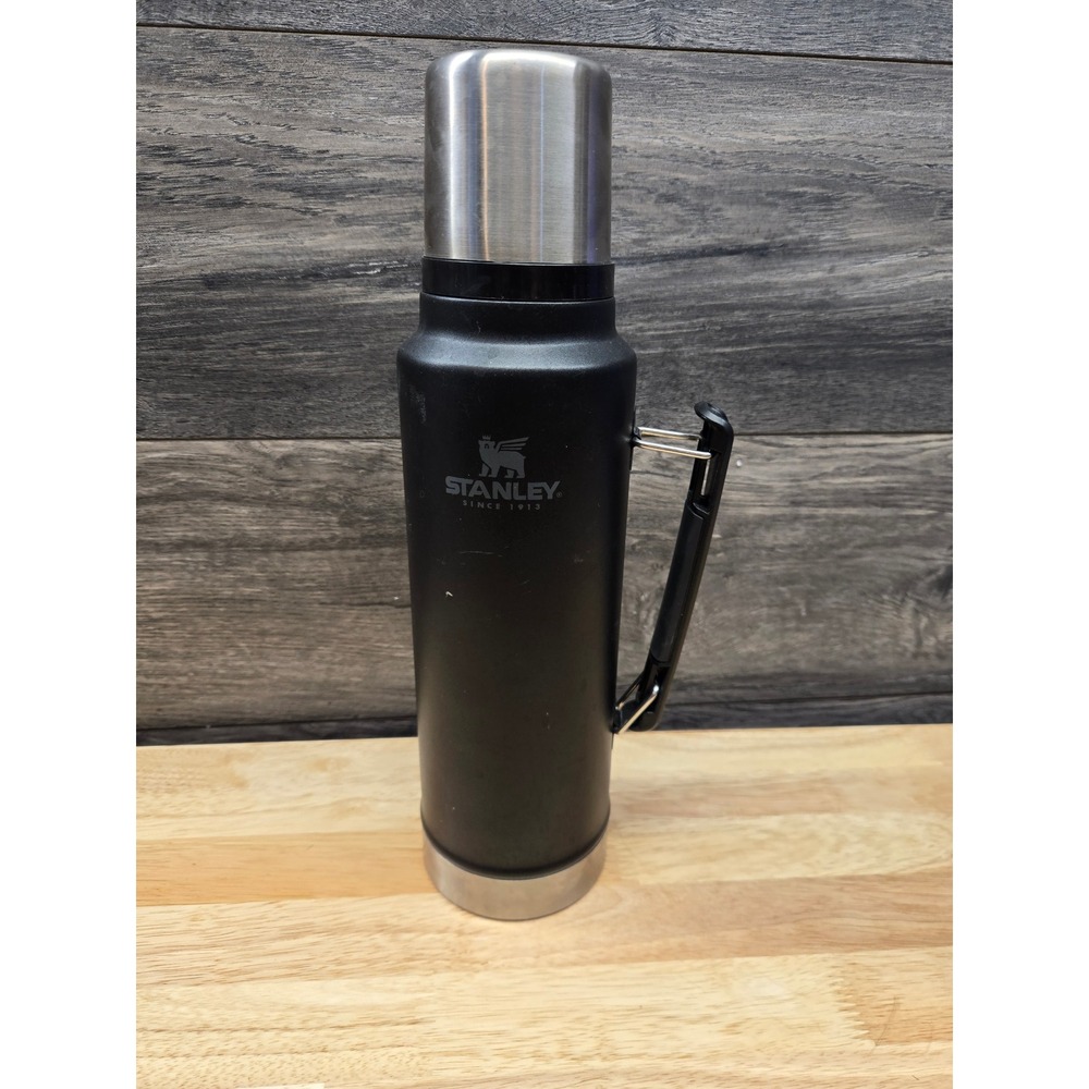 Stanley Classic Legendary Bottle 1.5qt 1.4L Matte Black Vacuum Insulated Flask